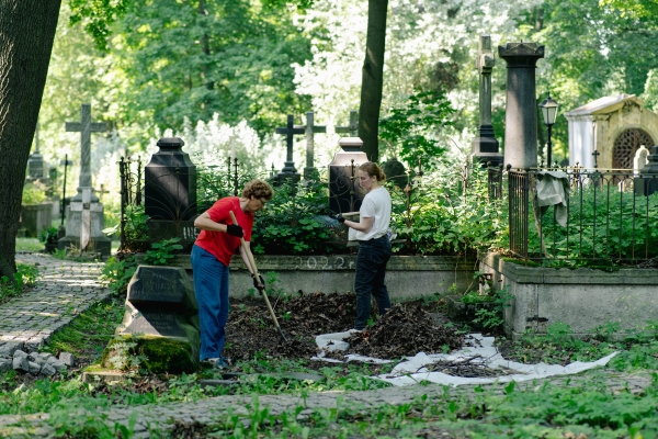 Приглашаем на субботник на Смоленском кладбище