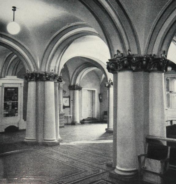 Дворец И.И. Шувалова историческое фото интерьера.jpg
