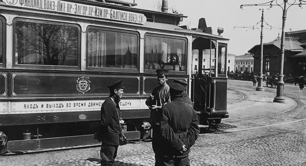 Трамвай в начале XX века.jpg