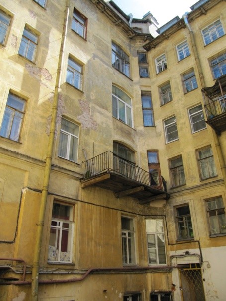 Дворовый фасад дома Б.И. Гиршовича.jpg