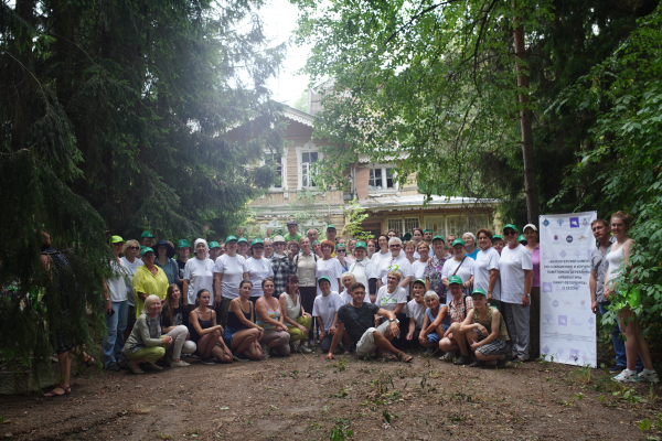 Волонтеры «Открытого города» помогают сохранять памятники деревянной архитектуры 