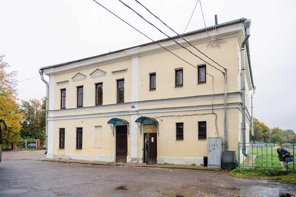Торговое здание (лавки и харчевня) в Усть-Ижоре