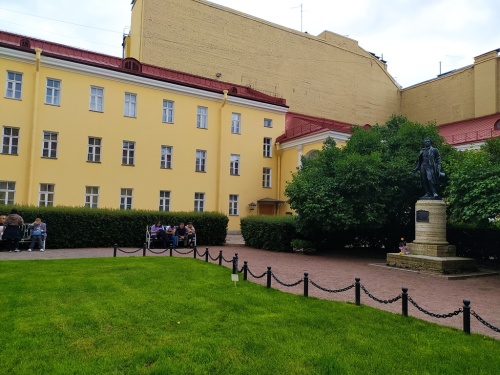 Здесь некогда гулял и я