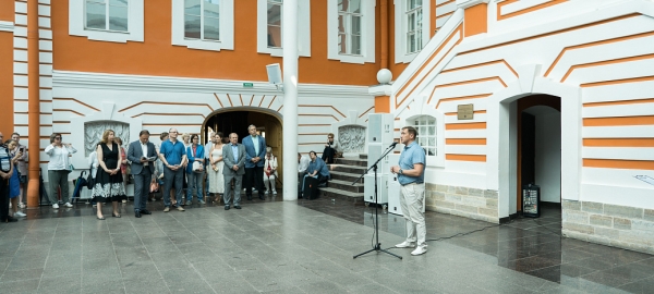 На Соборной площади Петропавловской крепости состоялось открытие выставки «Архитектор Ирина Николаевна Бенуа. Призвание — реставрация»