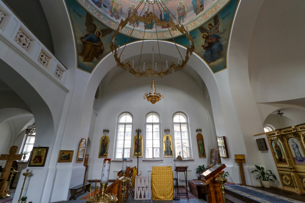 Подворье Иоанно-Предтеченского Леушинского монастыря с церковью апостола Иоанна Богослова и часовней